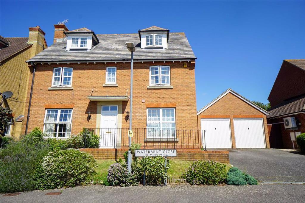 Watermint Close, St. Leonardsonsea... 4 bed detached house £475,000