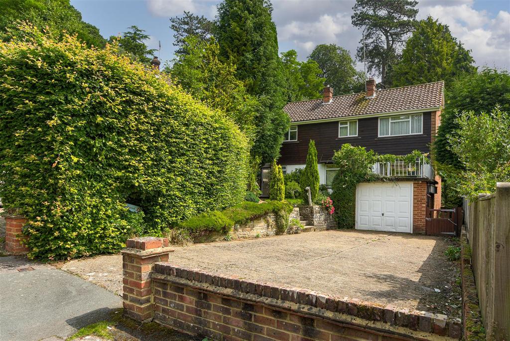 Fairlawn Drive, Redhill 3 bed semidetached house £800,000