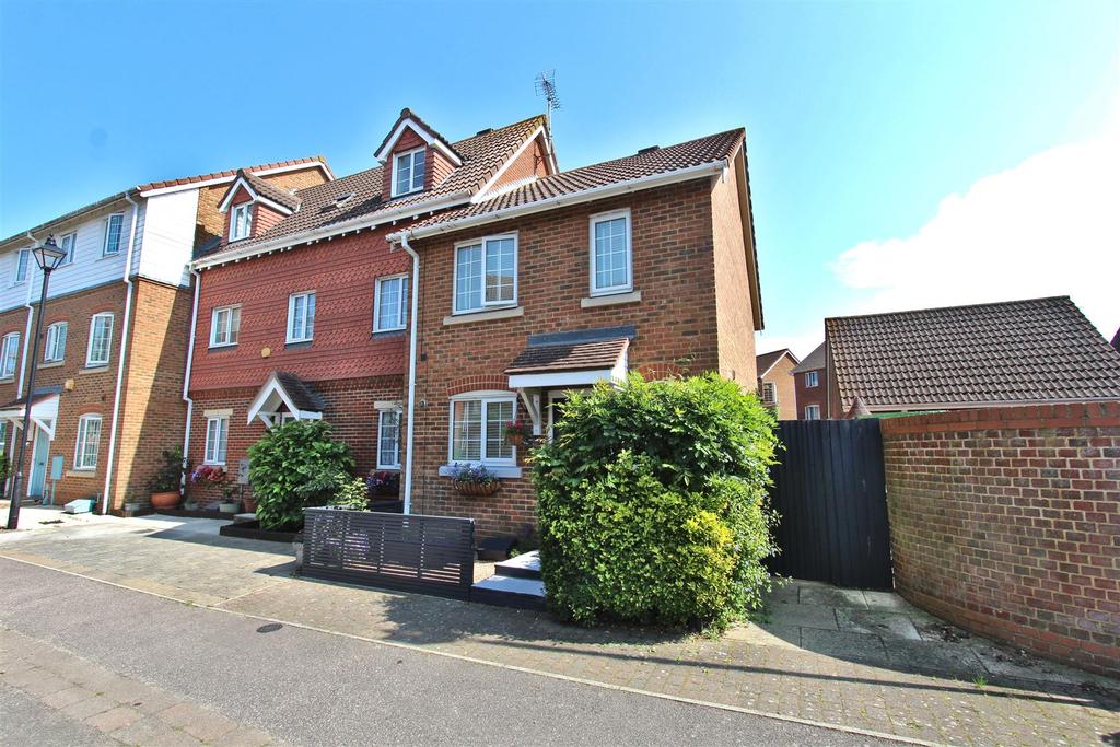 Moonstone Square, Sittingbourne 3 bed end of terrace house £265,000
