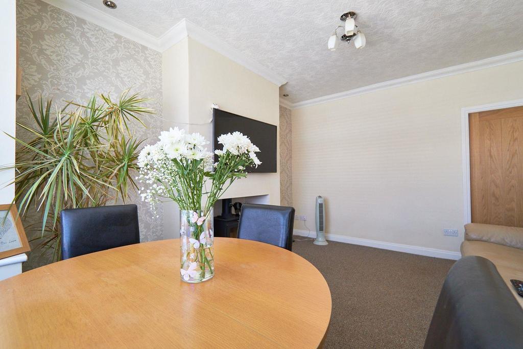 Young Avenue, Leyland 2 bed end of terrace house £149,995