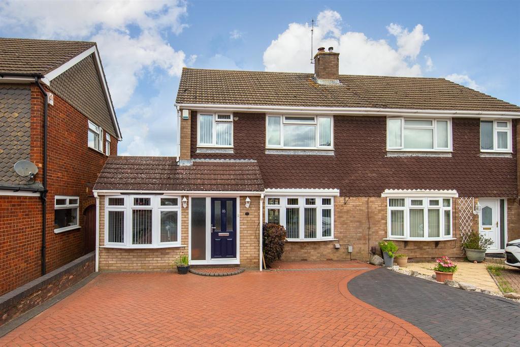 Lowther Road, Dunstable 3 bed semidetached house £390,000
