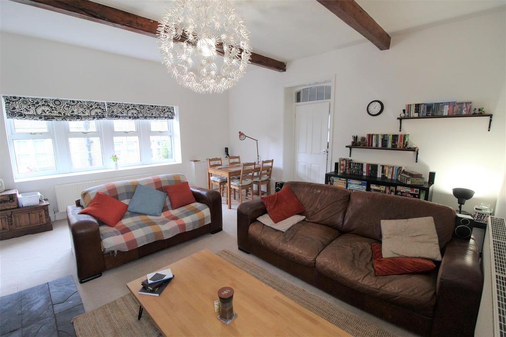 Thorpe Lane, Huddersfield 2 bed cottage £675 pcm (£156 pw)