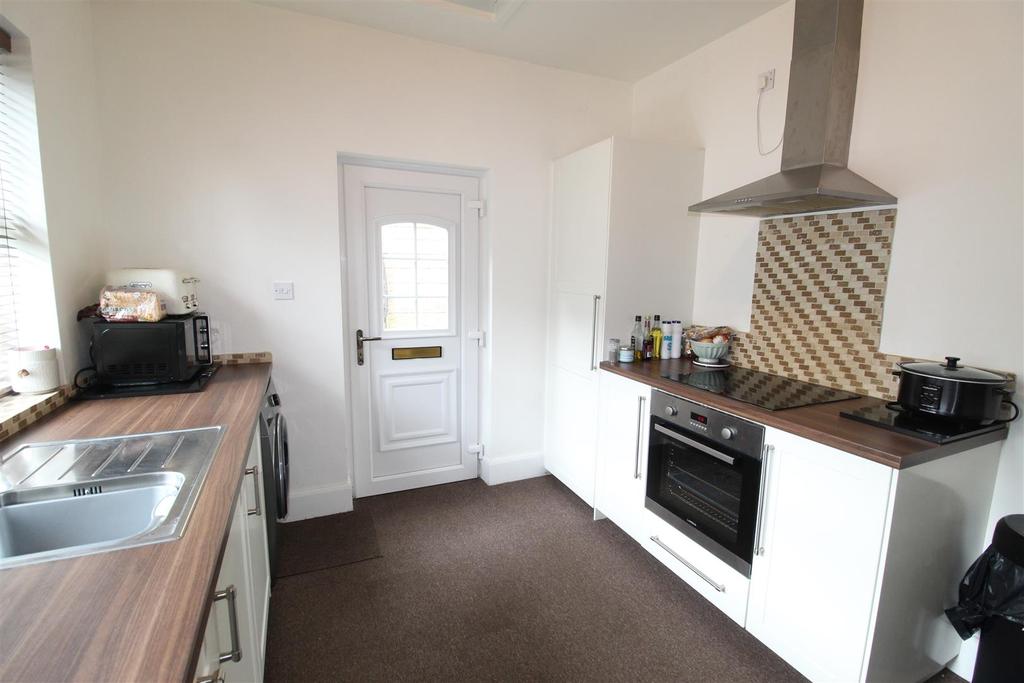 Thorpe Lane, Huddersfield 2 bed cottage £675 pcm (£156 pw)