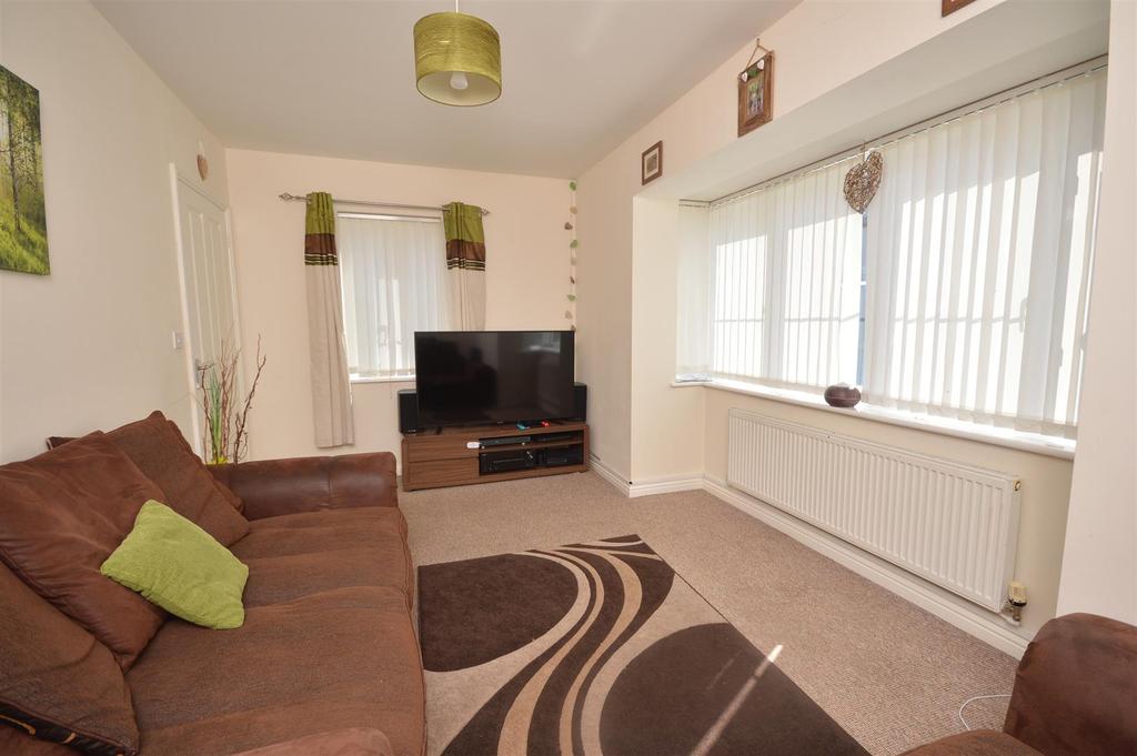 Gabriel Crescent, Lincoln 4 bed detached house £995 pcm (£230 pw)