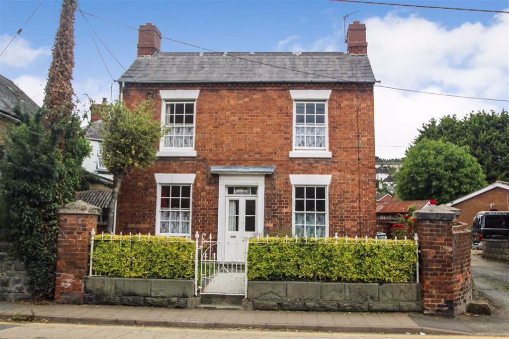 Salop Road, Welshpool 3 bed detached house £185,000