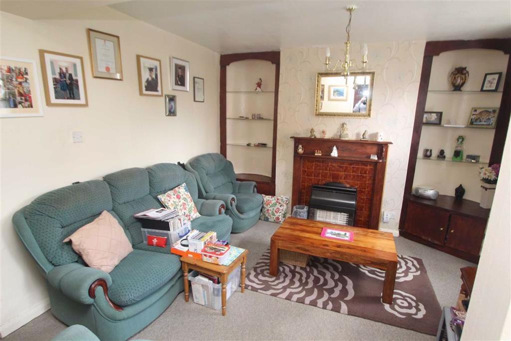 Salop Road, Welshpool 3 bed detached house £185,000
