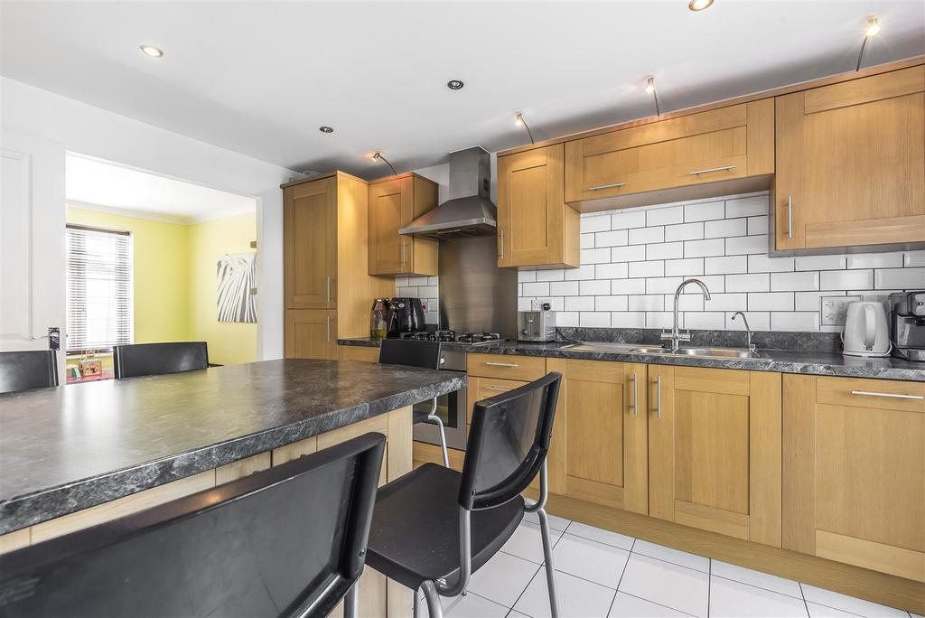 Quakers Road, Devizes 4 bed detached house £385,000