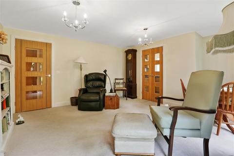 2 bedroom apartment for sale, Glenhills Court, Little Glen Road, Glen Parva, Leicester, LE2 9DH