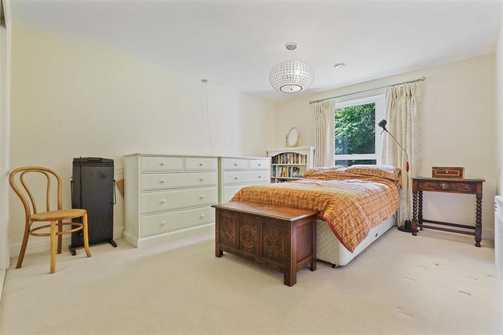 Bedroom .jpg