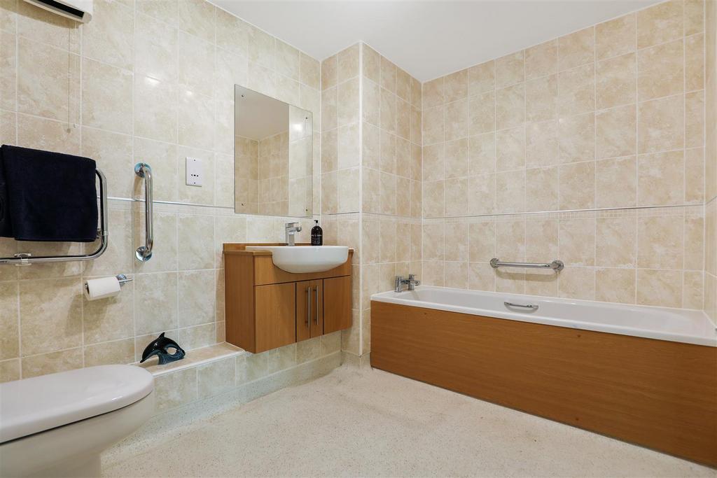 Bathroom .JPG