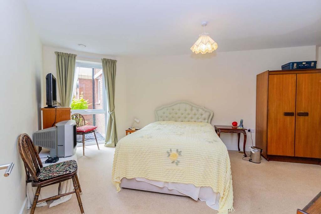 Bedroom .jpg