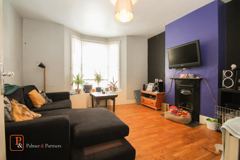 Lucas Road, Colchester, Essex, CO2 2 bed terraced house £850 pcm (£