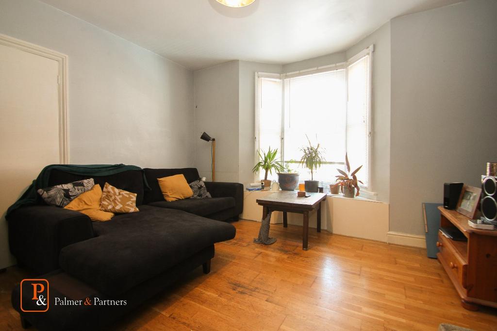 Lucas Road, Colchester, Essex, CO2 2 bed terraced house £850 pcm (£