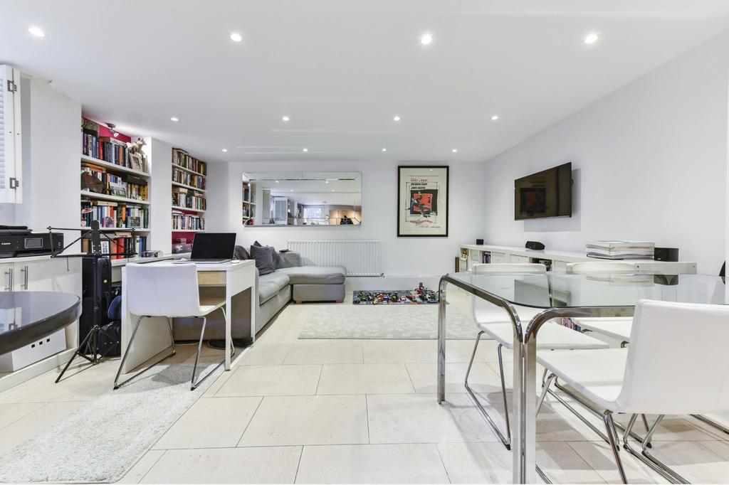 bs Road, SW11 2 bed apartment £2,643 pcm (£610 pw)