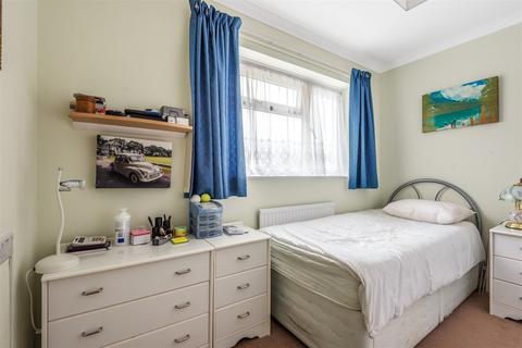 12 Avon Close, Bognor Regis, PO22 6BX
