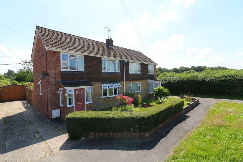 Rowan Road, Tadley RG26 3RH 3 bed semidetached house £365,000