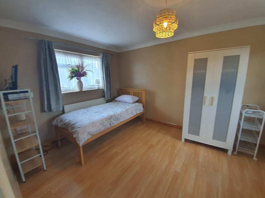 The Frithe, Slough, Berkshire, SL2 1 bed in a house share £475 pcm (£