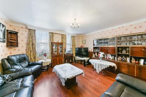 54 Malpas Road, London, E8 1NA