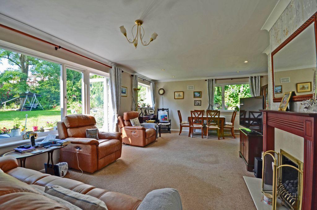 Greenway, Chesham HP5 2BW 3 bed detached bungalow £550,000