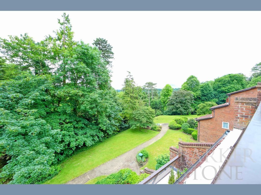Place Hill South View Road, Warlingham, CR6 3 bed