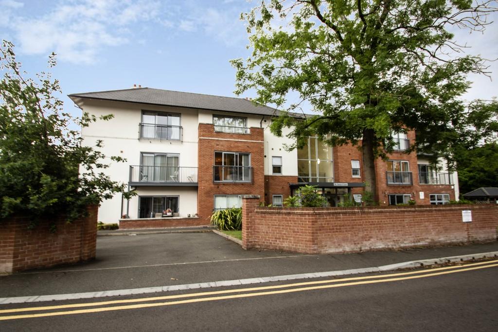 St James Court, 5b Highfield Road... 2 bed apartment - £995 pcm (£230 pw)