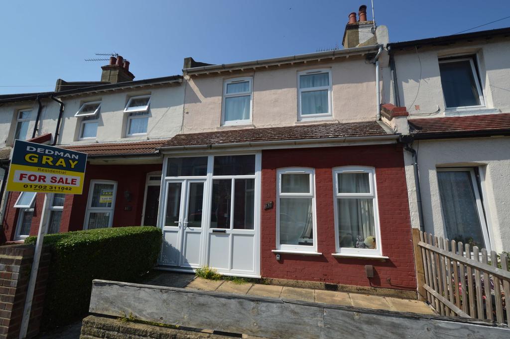 Central Avenue, SouthendOnSea, SS2 2 bed terraced house £249,500