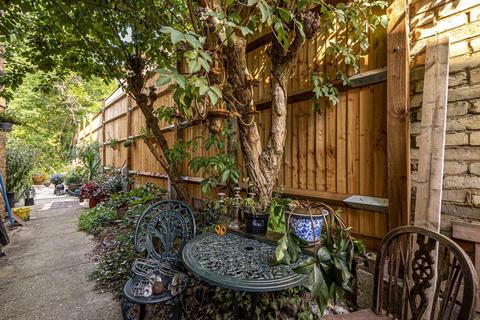 Flat 2, 34 Alexandra Grove, London, N12 8HG