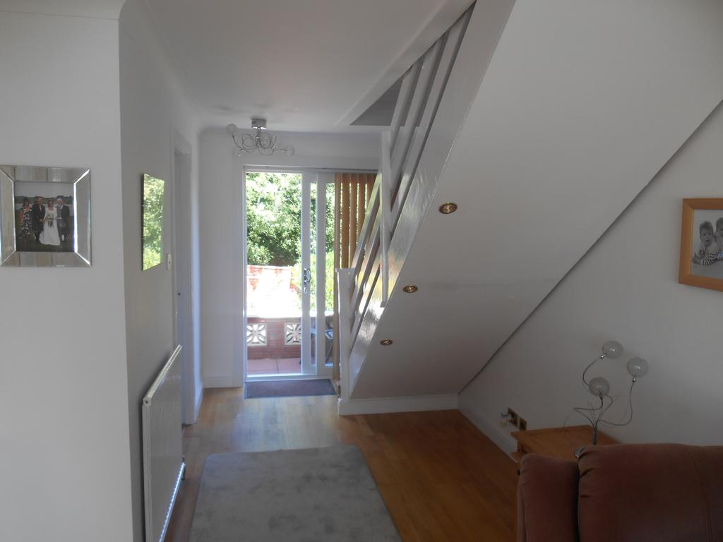 CHERRYTREE CRESCENT, LARKHALL ML9 3 bed semidetached house £152,000