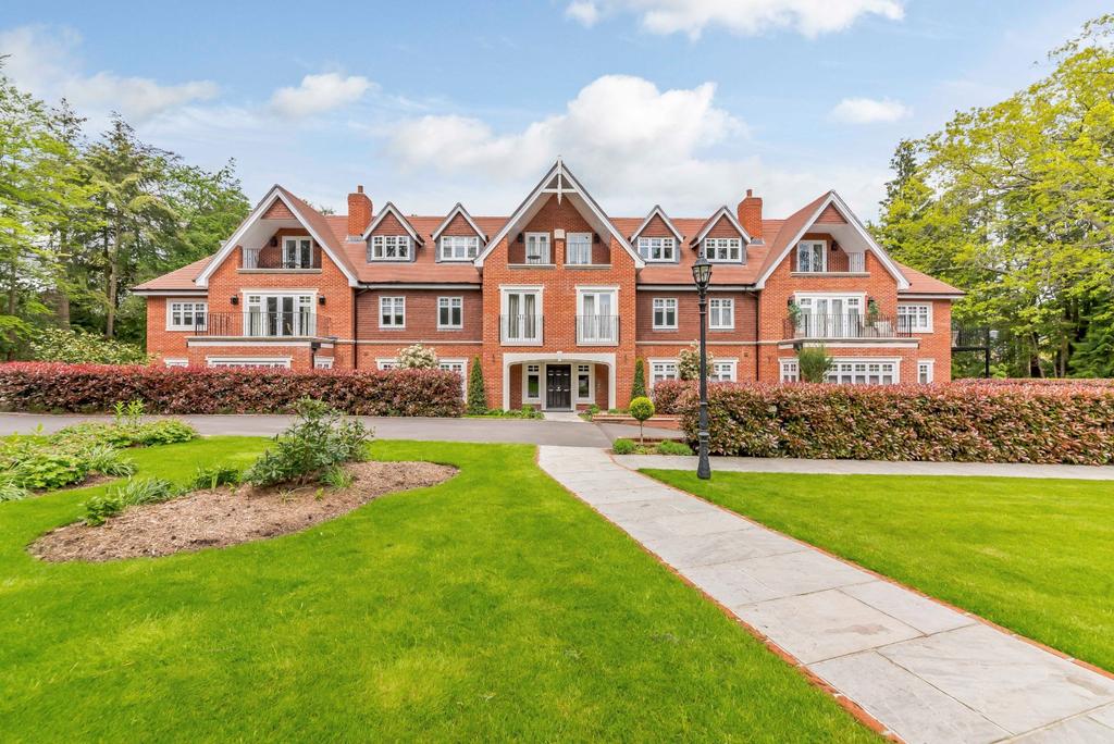 Heathfield Avenue, Ascot 3 bed flat £1,295,000