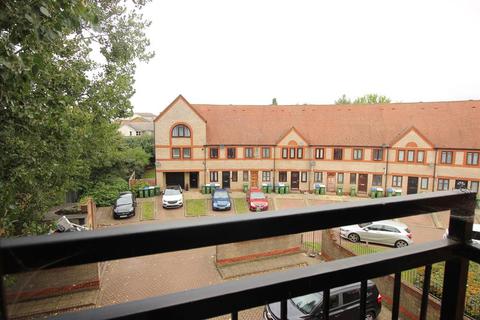 37 Drake Crescent, London, SE28 8PZ