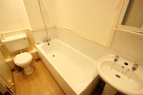 37 Drake Crescent, London, SE28 8PZ