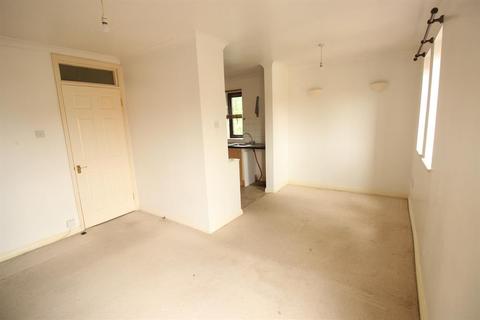 37 Drake Crescent, London, SE28 8PZ