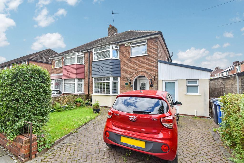 Hazel Road, Whitefield, M45 3 bed semidetached house £240,000