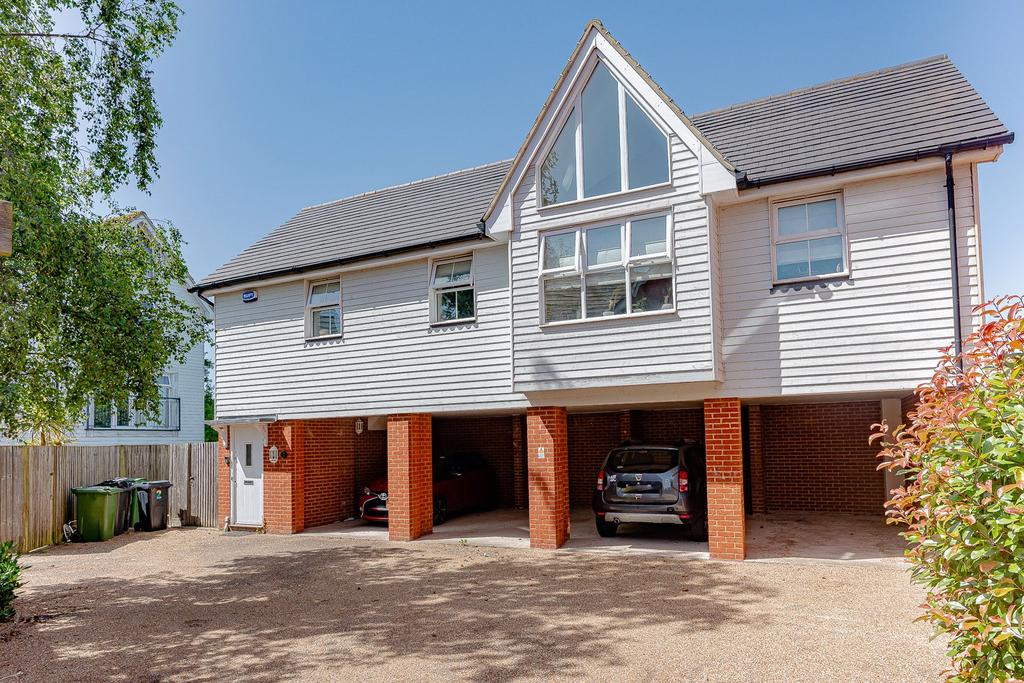 Tilling Close, Maidstone, ME15 2 bed flat £250,000