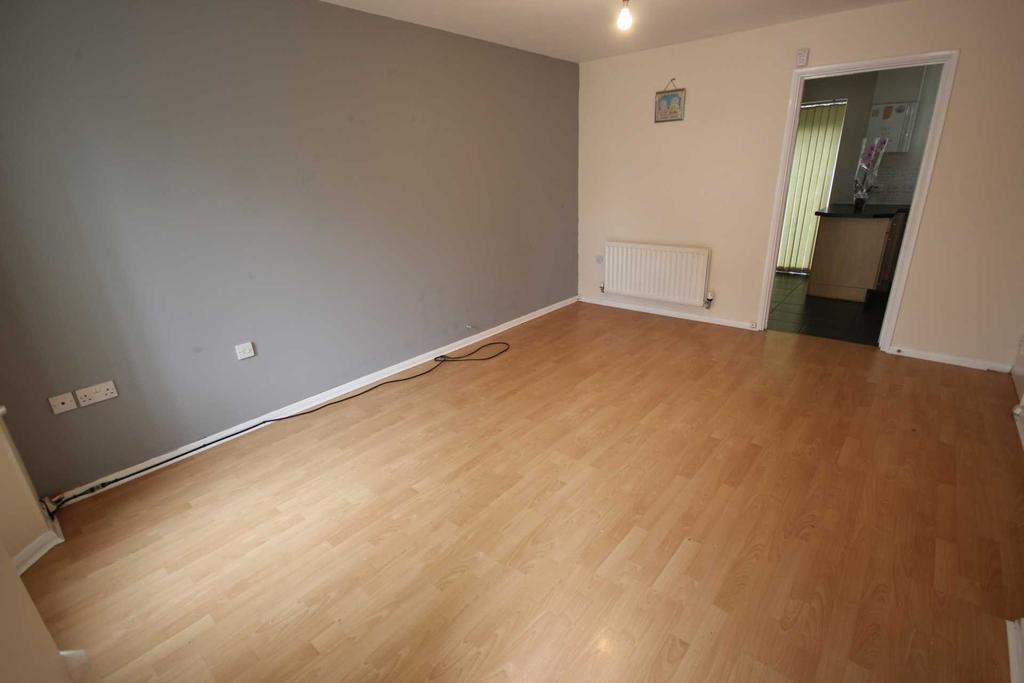 The Heys, Ashton Under Lyne 3 bed semidetached house £725 pcm (£167 pw)