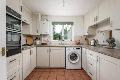 11 Ashleigh Close, Horley, RH6 8AJ