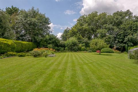 11 Ashleigh Close, Horley, RH6 8AJ