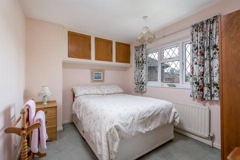11 Ashleigh Close, Horley, RH6 8AJ