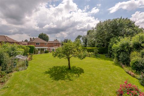 11 Ashleigh Close, Horley, RH6 8AJ