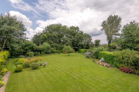 11 Ashleigh Close, Horley, RH6 8AJ