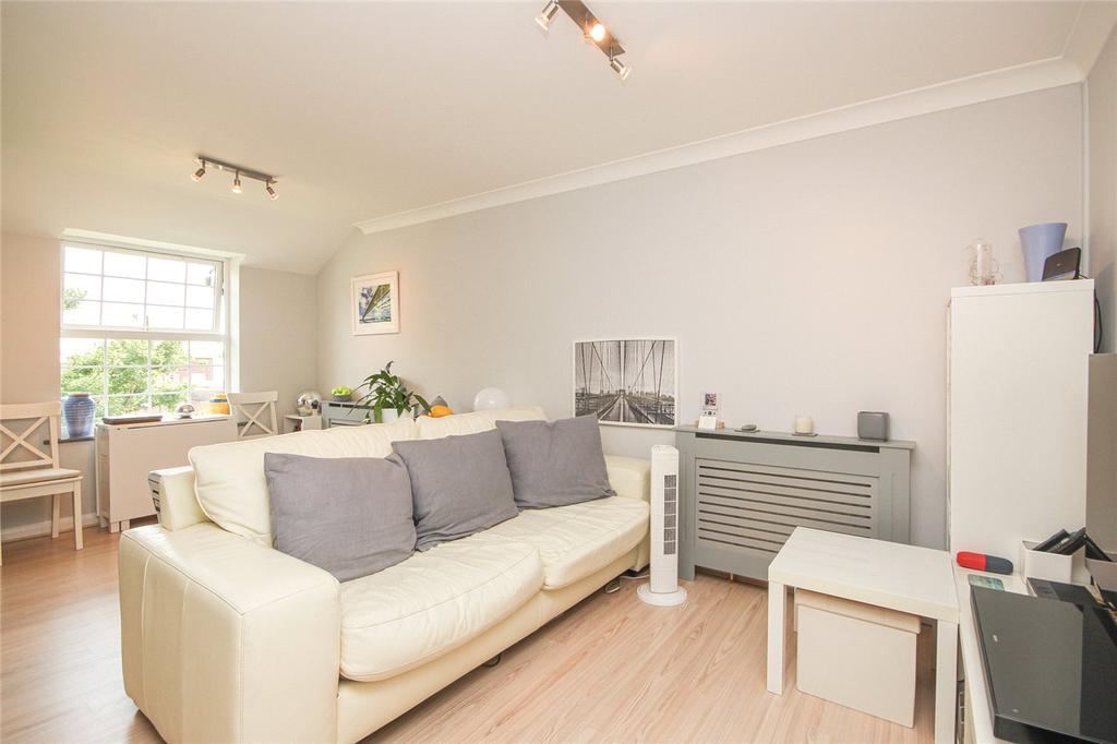 Bridge Court, Welwyn Garden City... 2 bed flat £270,000