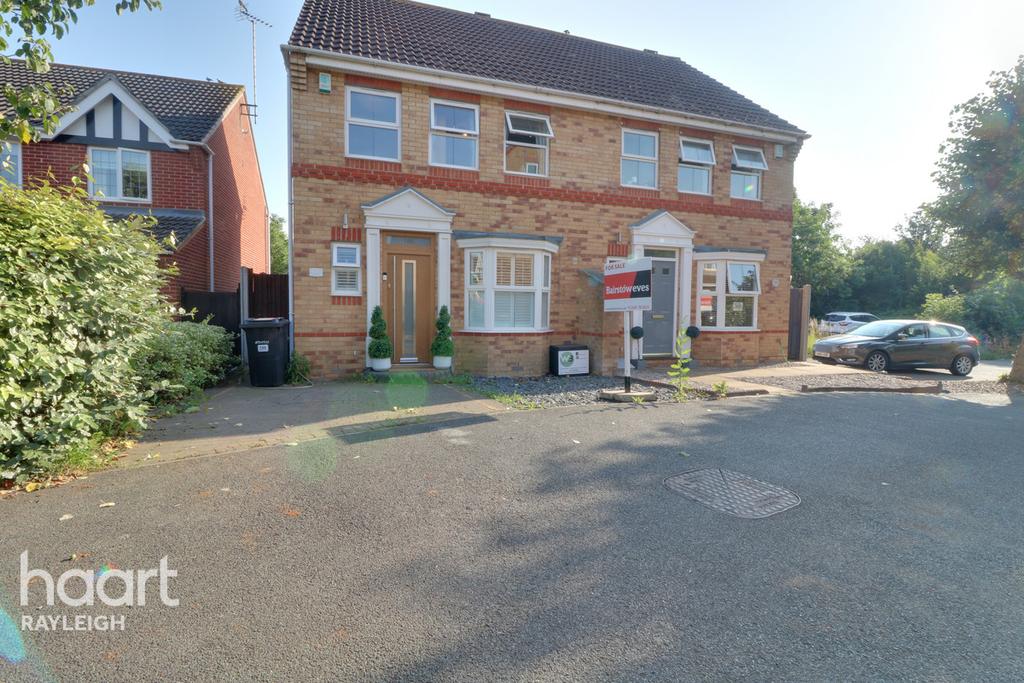 Victoria Avenue, Rayleigh 3 bed semidetached house £425,000