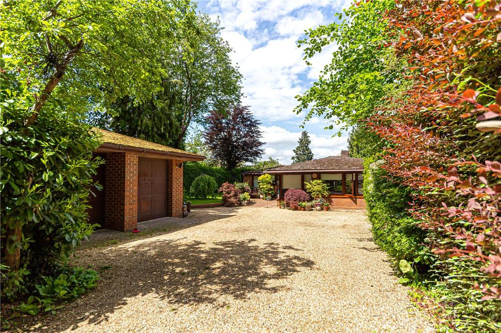 Digswell Park Road, Welwyn Garden City, Hertfordshire 4 bed bungalow