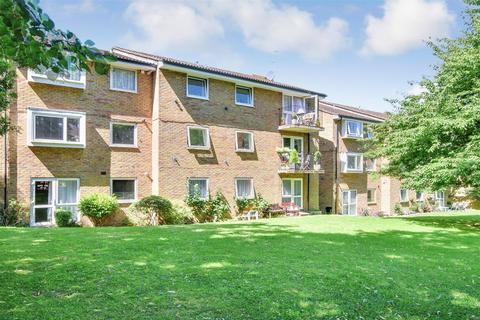 Flat 2, 3 Parrs Close, South Croydon, CR2 0QX