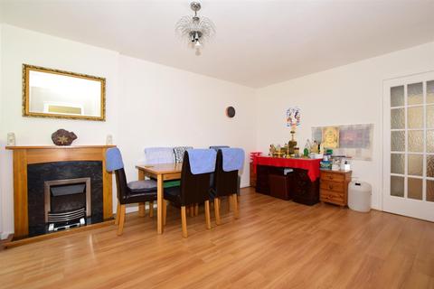 Flat 2, 3 Parrs Close, South Croydon, CR2 0QX