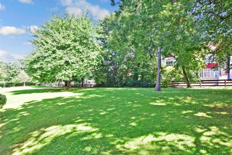 Flat 2, 3 Parrs Close, South Croydon, CR2 0QX