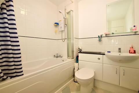 Flat 2, 3 Parrs Close, South Croydon, CR2 0QX