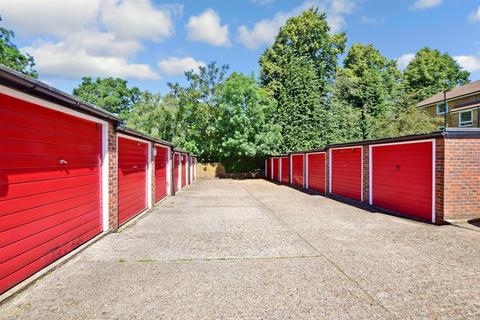 Flat 2, 3 Parrs Close, South Croydon, CR2 0QX