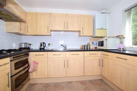 Flat 2, 3 Parrs Close, South Croydon, CR2 0QX