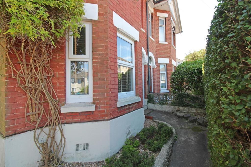 Library Road, Parkstone 3 bed semidetached house £1,395 pcm (£322 pw)